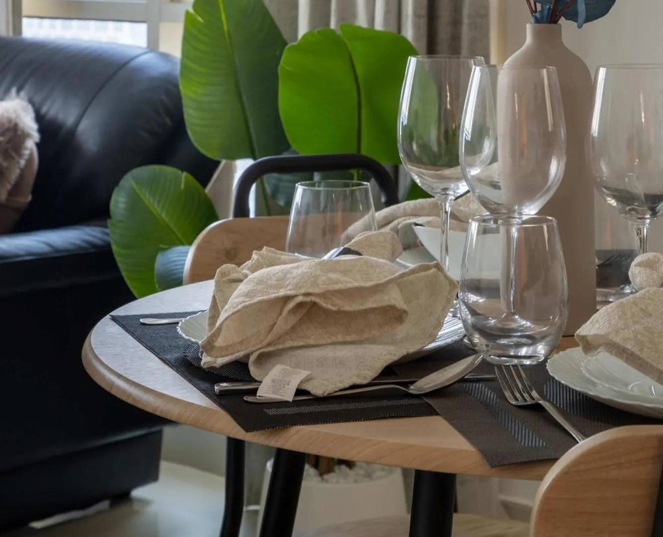 Frank Porter - The Residences At Business Central Tower Dubai 0*,