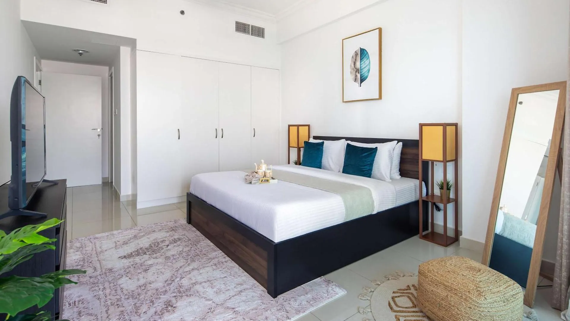 Frank Porter - The Residences At Business Central Tower Dubai Apartment