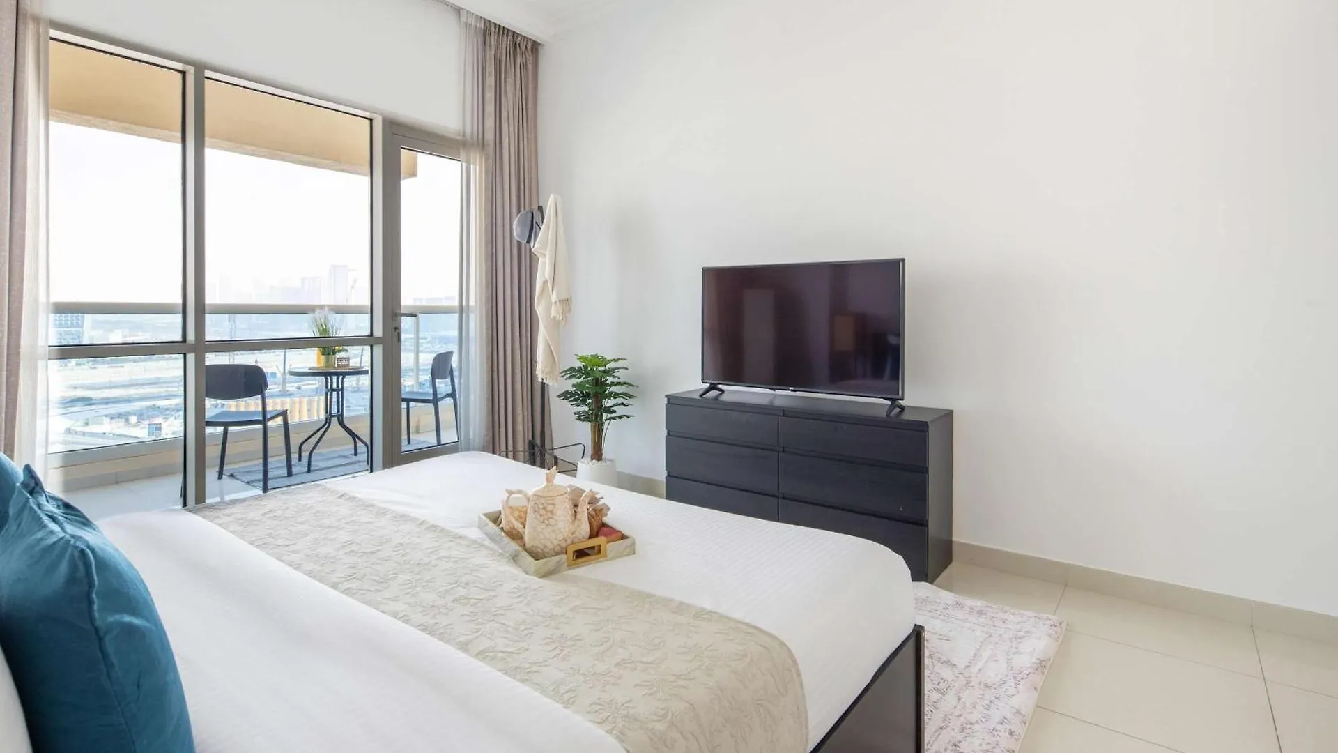 Frank Porter - The Residences At Business Central Tower Dubai Emirati Arabi Uniti
