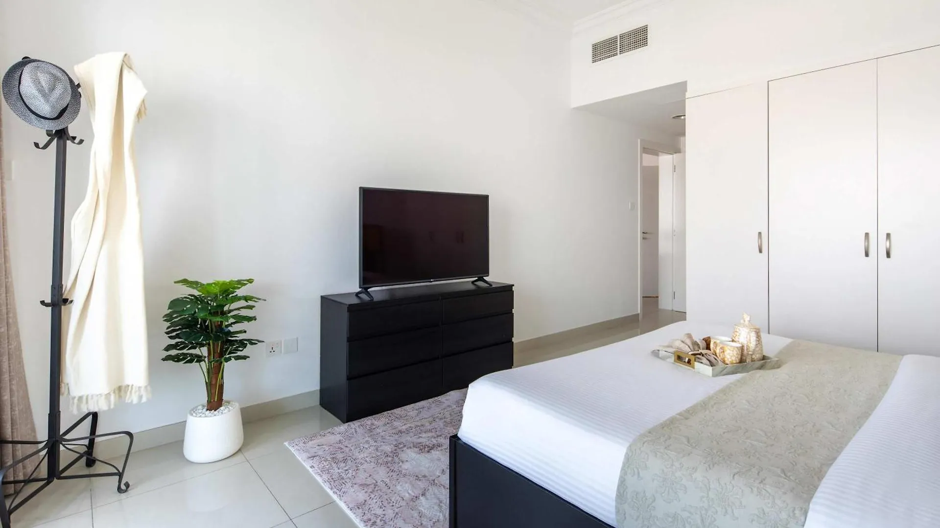 Frank Porter - The Residences At Business Central Tower Dubai Emirati Arabi Uniti